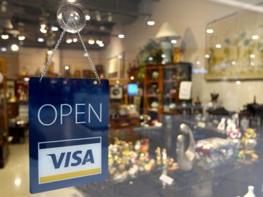 Coinbase launches Visa card for British customers